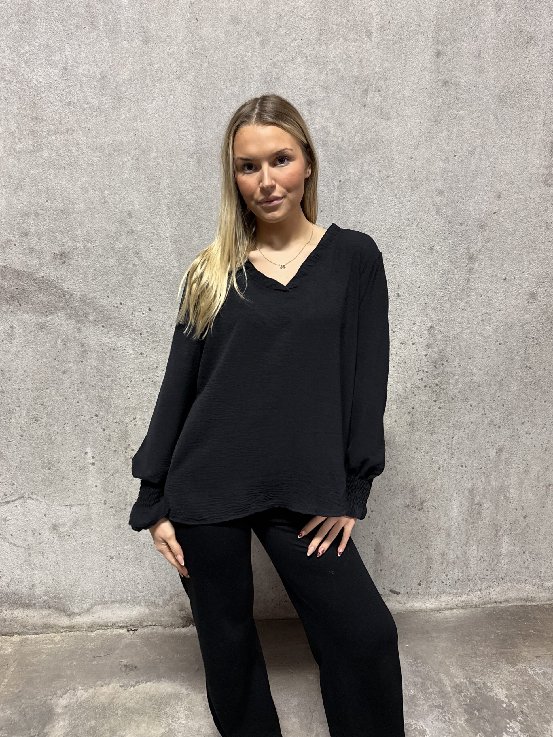 Vera V-neck Black